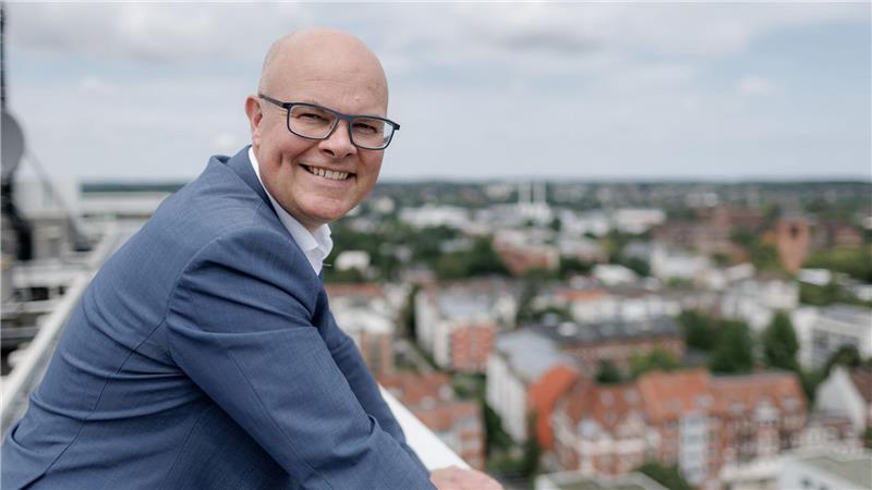 Umweltminister Tobias Goldschmidt (Grüne) will bedrohte Wiesenvögel besser schützen. (Archivbild)