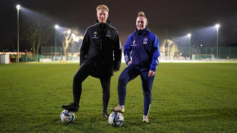 Umzug in den Volkspark: HSV-Trainer Marwin Bolz und Abwehrspielerin Sarah Stöckmann sind mit ihrem Team künftig neben dem Volksparkstadion zu sehen.  
