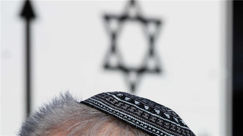 Unbekannte Täter haben das Wort „Jude“ in den Briefkasten einer jüdischen Familie in Hamburg-Harburg geritzt. (Symbolbild)