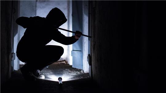 Unbekannte haben eine Lagerhalle in Drochtersen aufgebrochen.