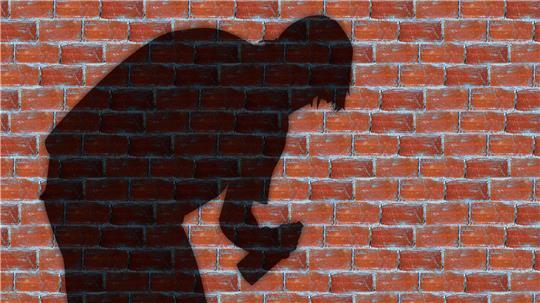 Unbekannte haben mehrere Gebäude in Drochtersen besprüht und damit erheblichen Schaden angerichtet (Symbolbild).