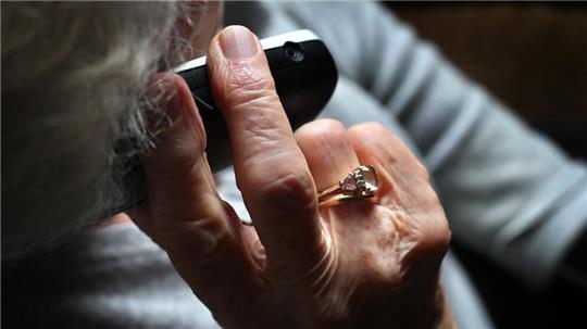 Unbekannte haben von einer 88-Jährigen in Drochtersen mehrere Tausend Euro ergaunert (Symbolbild).