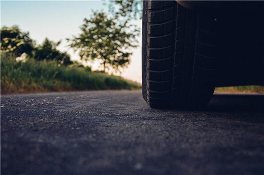 Unbekannte haben in Hollern-Twielenfleth an zwei Autos mehrere Radbolzen an einem Rad gelöst (Symbolbild). Foto: Pixabay/ tookapic