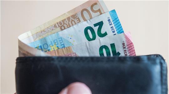 Unbekannte hatten es auf die Geldbörse eines Horneburger Jugendlichen abgesehen. (Symbolbild)
