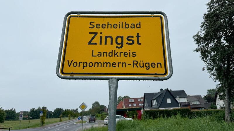 Unbekannte schießen nachts auf zwei Menschen in Zingst in MV. Beide werden schwer verletzt.