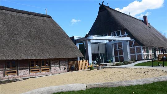 Unbemerkt von der breiten Öffentlichkeit ist die Kita Neuland in Buxtehude in Betrieb gegangen. Die Kindertagesstätte bietet 50 Kindern Platz und ist auf Tierpädagogik spezialisiert.