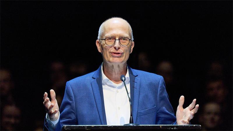 Und Hamburgs Bürgermeister Peter Tschentscher las was vor: Teile der amerikanischen Unabhängigkeitserklärung.