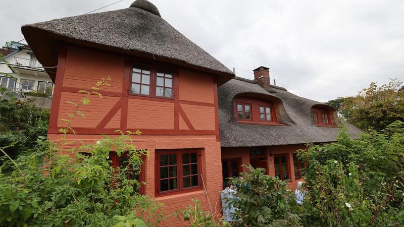 Fischerhaus Blankenese: Hamburgs ältestes Wohnhaus eröffnet Und das Reetdach wurde neu gedeckt.