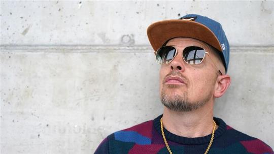 „Und ich finde es einfach nur wichtig, dass wir in einer Demokratie leben und das weiterhin bewahren und dass jeder seinen kleinen Teil dazu beiträgt, indem er wählen geht“: Musiker Jan Delay.