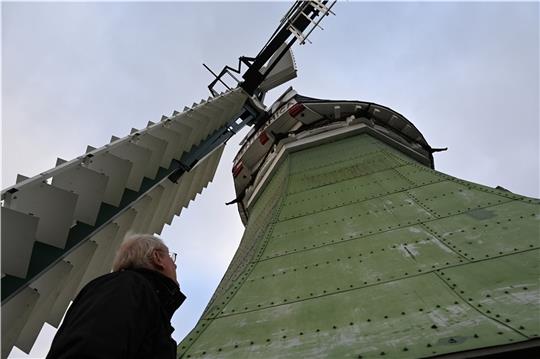 Undicht: Der grüne Achtkant der Windmühle Venti Amica muss neu eingedeckt werden. Fotos: Vasel