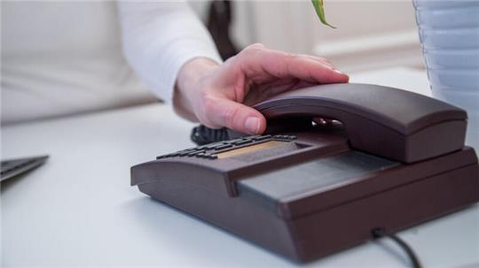 Unerbetene Werbung per Telefonanruf ist rechtswidrig. Das gilt für Firmen wie Privatpersonen.