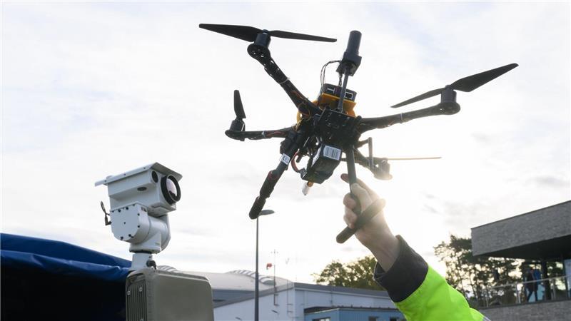 Unerlaubte Drohnenflüge stellen die Sicherheitsbehörden vor neue Aufgaben. (Symbolbild)