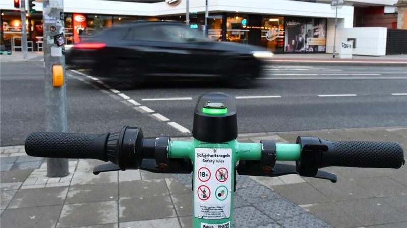 Unfälle werden häufig mit geliehenen E-Scootern verursacht.