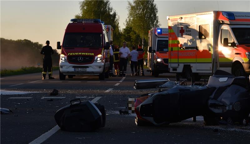 Unfall 1: Motorrad und Auto kollidieren. Fotos: Beneke