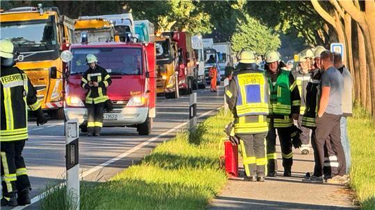 Unfall auf der B73: Womöglich wurden die Pkw-Fahrer von der Sonne geblendet.