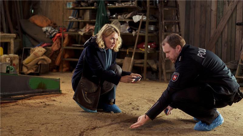 Unfall oder Mord? Charlotte Lindholm (Maria Furtwängler) ermittelt mit dem dösigen Dorfpolizisten Olaf Gehrke (Ole Fischer) auf einem Bio-Apfelhof im Alten Land, der aber in Allermöhe liegt.