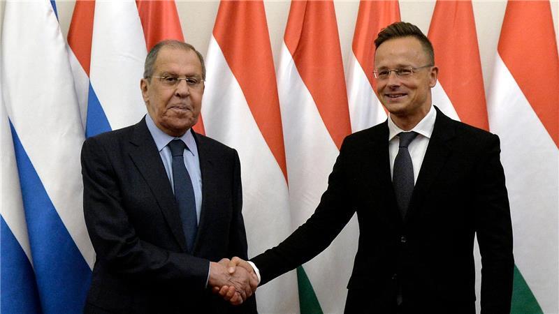 Ungarns Außenminister Peter Szijjarto soll laut Medienberichten seinem russischen Kollegen Sergej Lawrow EU-Interna übermittelt haben.