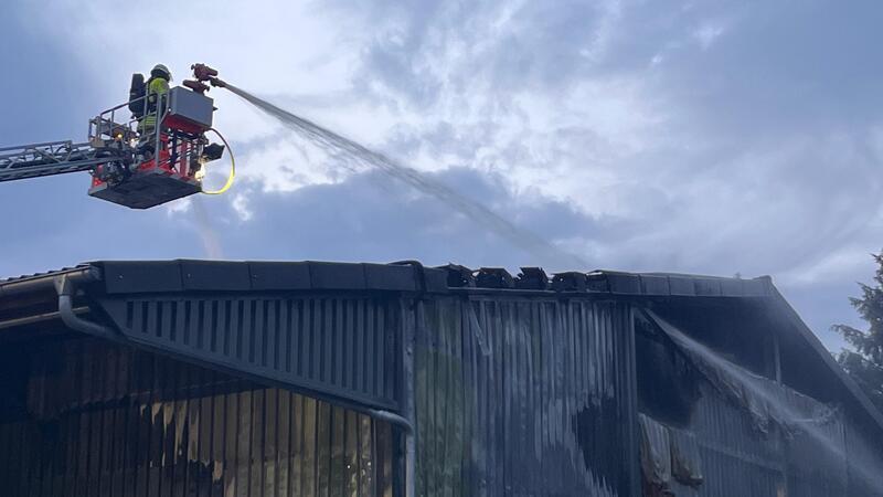 Ungefähr 100 Feuerwehrleute rückten zu dem Feuer in Stadermoor aus.