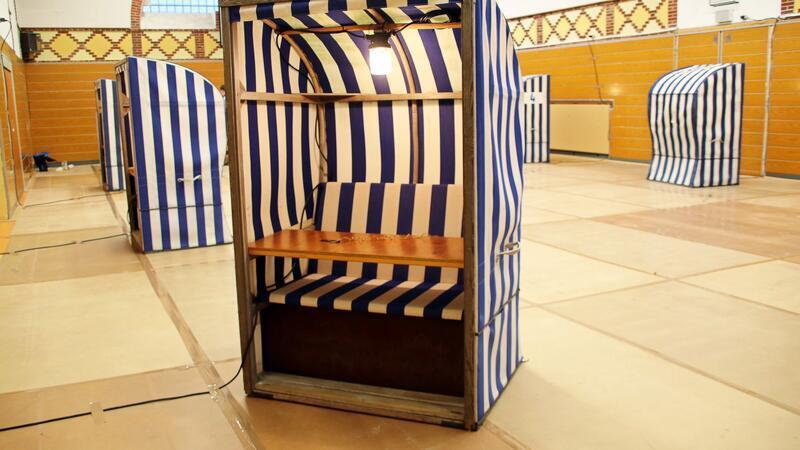 Ungewöhnliche Wahlkabinen auf Norderney.