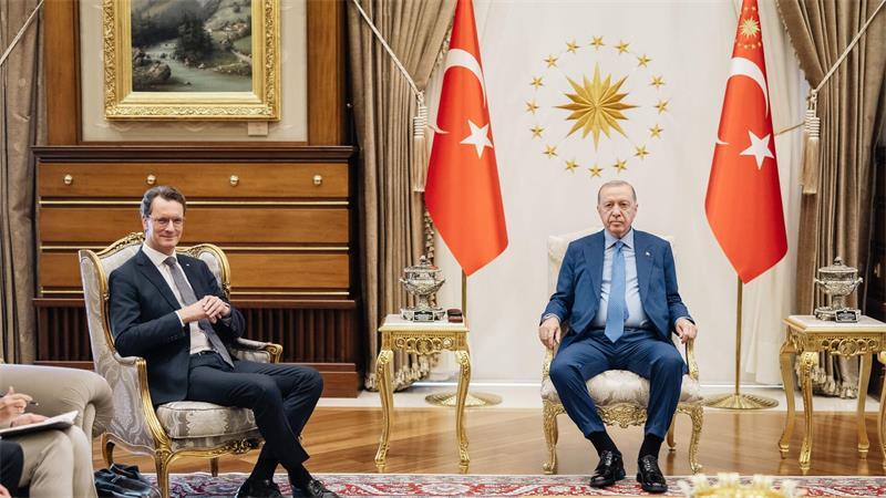 Ungewöhnliches Treffen: Wüst bei Erdogan