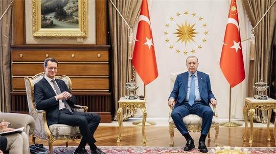 Ungewöhnliches Treffen: Wüst bei Erdogan