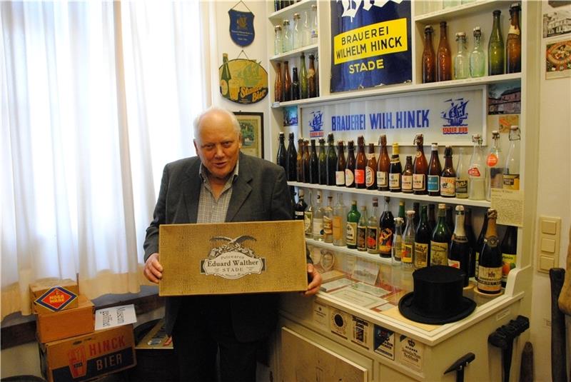 Unglaublich, was Stade alles zu bieten hatte. In seinem Museum gewährt Hans-Jürgen Berg einen Blick in alte Zeiten. Fotos: Stief