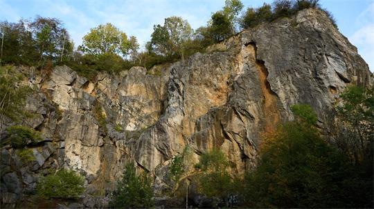 Unglück beim Bungee-Jumping - eine 21-Jährige starb in einem Steinbruch.