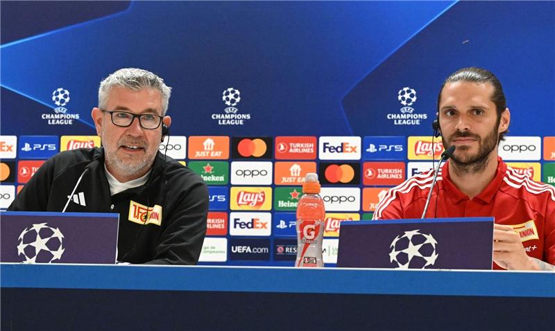 Union-Trainer Urs Fischer (l) und Kapitän Christopher Trimmel bei der Pressekonferenz in Madrid.