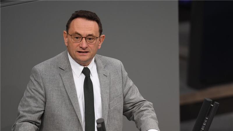 Union will schnellen Wechsel an Bahn-Spitze Unions-Fraktionsvize Lange: „Es gab viele Folien und Charts, aber es wurde wenig von dem umgesetzt, was versprochen wurde.“