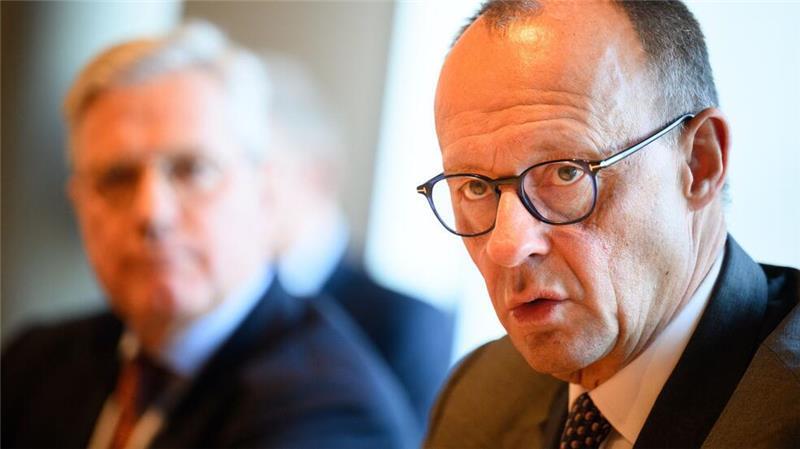 Nach Messerangriff: Scholz will Regierungserklärung abgeben Unions-Kanzlerkandidat Merz will im Bundestag noch vor der Wahl über eine schärfere Migrationspolitik abstimmen lassen. AfD und BSW signalisieren Zustimmung. Die FDP lässt ein Ja vorerst offen.