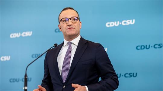 Unionsfraktionschef Jens Spahn erklärt sich zur Kontroverse über Leihmutterschaft. (Archivbild)