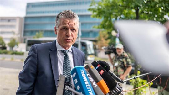 Unionsfraktionschef Thorsten Frei (CDU) äußert sich vor einer Sitzung des Präsidiums seiner Partei in Berlin.
