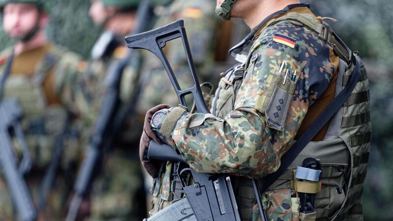 Wadephul fordert mehr Tempo bei Ausrüstung der Bundeswehr Unionsfraktionsvize Johann Wadephul hält die Einführung einer Dienstpflicht in der Bundeswehr für unverzichtbar.