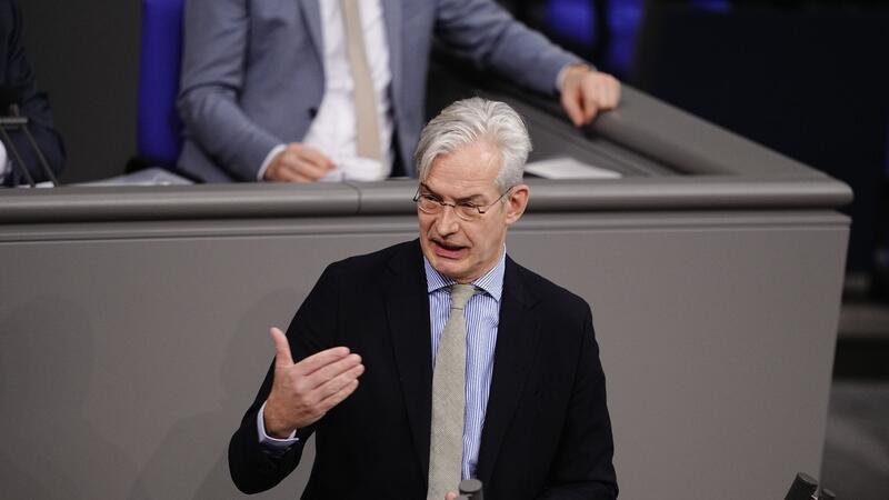 Union fordert Bewegung von Ampel bei Wachstumspaket Unionsfraktionsvize Mathias Middelberg verweist darauf, dass sich auch SPD-Ministerpräsidenten für eine Rücknahme der Agrardiesel-Streichung ausgesprochen hätten.