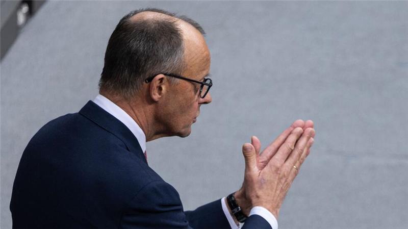 Unionskanzlerkandidat Friedrich Merz (CDU) nennt die Abstimmung eine Sternstunde der Demokratie.