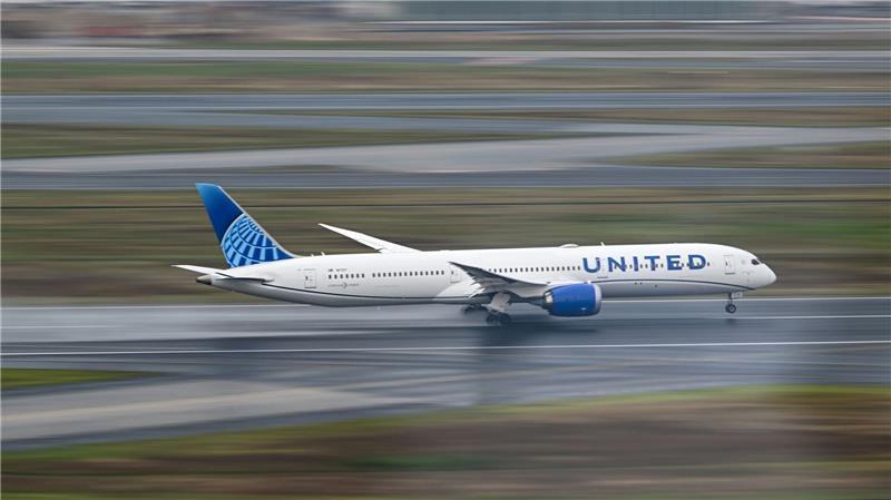 United Airlines muss die Gewinnprognose für dieses Jahr reduzieren. (Archivbild)