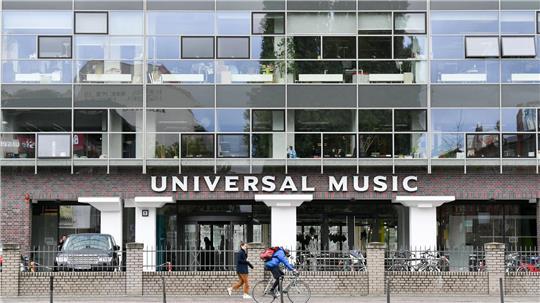 Universal Music lässt Musik zum Training von KI verwenden Universal Music sieht in dem Deal einen Schritt in die Zukunft. (Archivbild)