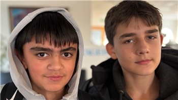 "Uns geht's gut. Wir waren heute mit unserer Projektgruppe beim TAGEBLATT zu Besuch. Das war sehr interessant."Mohammad Alomari und Lenny Stelzer von der Realschule Süd, am 14. November 2025.