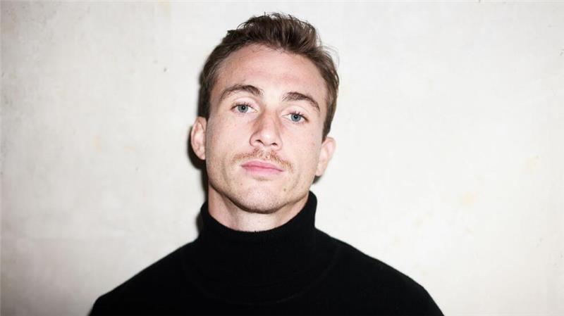 Justus Johanssen über Polizeifilm: Uniform macht was mit Dir „Uns war wichtig, dass nichts beschönigt oder abgeschwächt wird“, sagt Schauspieler Justus Johanssen über seinen Film.