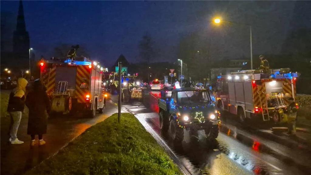 Unser Leser Patrik Rienitz beobachtete die Lichterfahrt an der Estebrügger Straß...