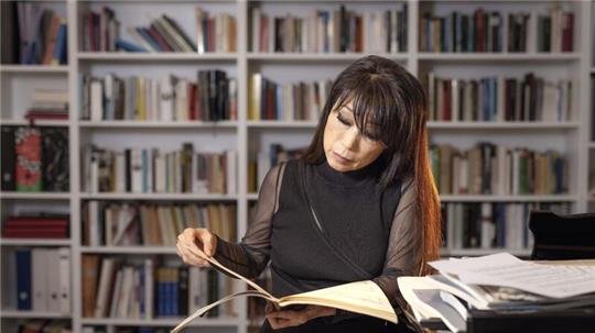 Unsuk Chin wohnt in Berlin.