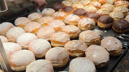 Unter Berlinern versteht man heute lange nicht mehr nur die Klassiker mit Marmelade und Puderzucker. Foto: Itjen