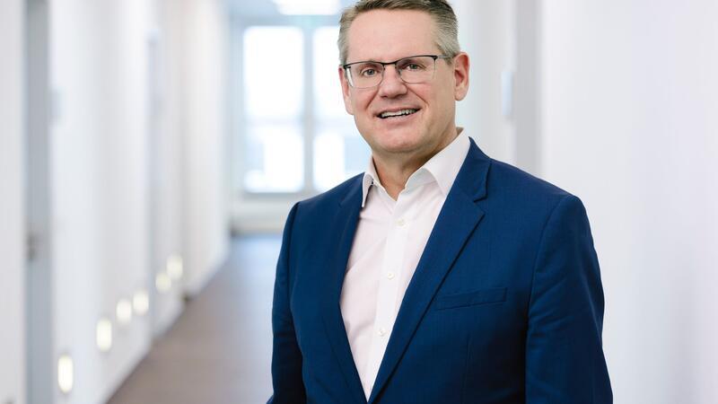 Pharmakonzern Stada wächst - Verkaufsprozess zieht sich Unter Vorstandschef Peter Goldmschmidt hat der Pharmakonzern kräftig zugelegt.