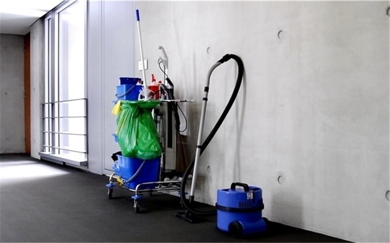 Unter anderem Gebäudereiniger bekommen mehr Geld . Foto IG BAU