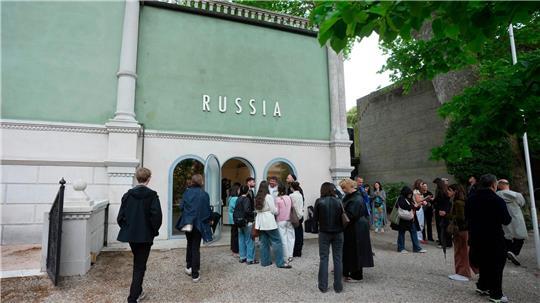 Unter anderem die Teilnahme Russlands an der Biennale sorgt für Ärger.