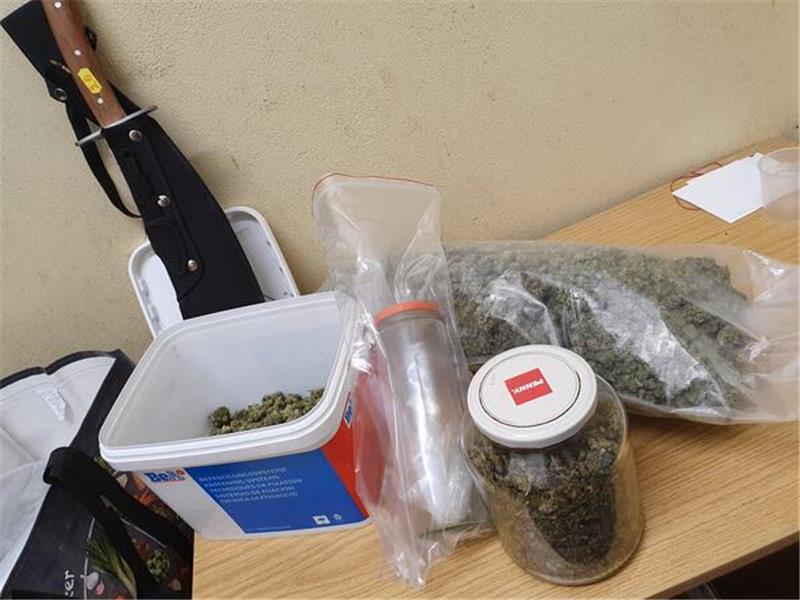 Nächster Drogenfund in Kutenholz: Polizei ermittelt gegen 27-Jährige Unter anderem stellten die Beamten in Kutenholz mehrere Kilogramm Marihuana sicher.