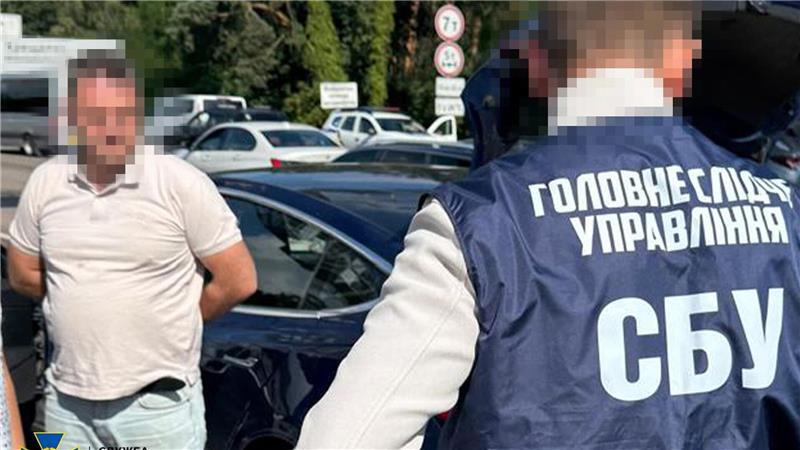 Unter anderem wegen Vorwürfen der Informationsweitergabe an russische Geheimdienste hat der ukrainische Geheimdienst SBU Razzien bei Mitarbeitern des Nationalen Antikorruptionsbüros vorgenommen.