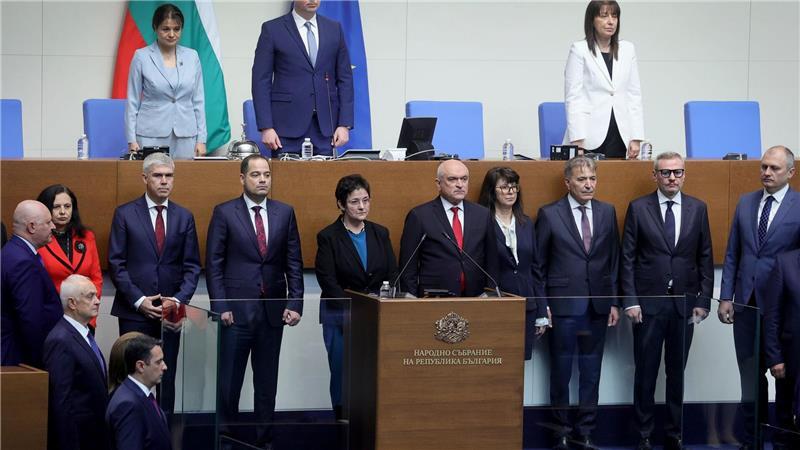Unter dem Druck von Straßenprotesten ist die Regierung von Bulgariens Ministerpräsident Rossen Scheljaskow zurückgetreten.