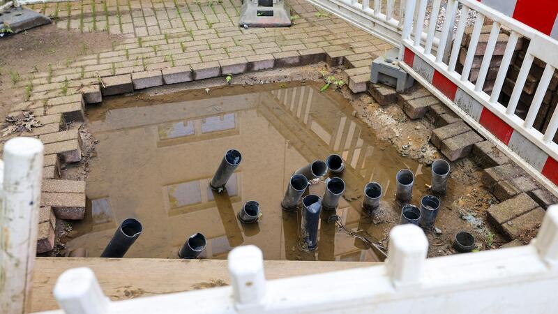 Hohlraum unter Mietshaus in Essen: 83 Menschen müssen raus Unter dem mehrgeschossigen Gebäude liegt der Zugang zu einem alten Belüftungsstollen. Das hat jetzt Folgen.