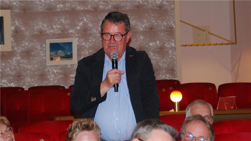 Unter den Besuchern: Auch Harsefelds ehemaliger Samtgemeindebürgermeister Rainer Schlichtmann meldete sich zu Wort.